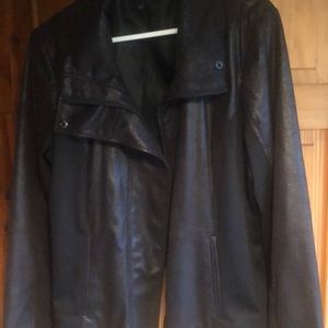 Light weighblack apt jacket shimmer pleather like